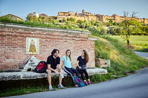 Walking tour on the Vinsanto Trail in Montefollonico