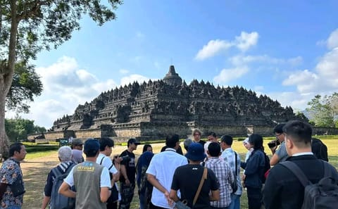Borobudur Temple Art Painting Workshop with Local Artist