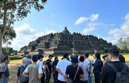Borobudur Temple Art Painting Workshop with Local Artist