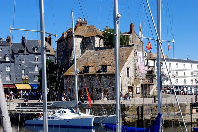 Private Normandy Guided Day Trip from Paris by Minivan with Calvados Tasting 7