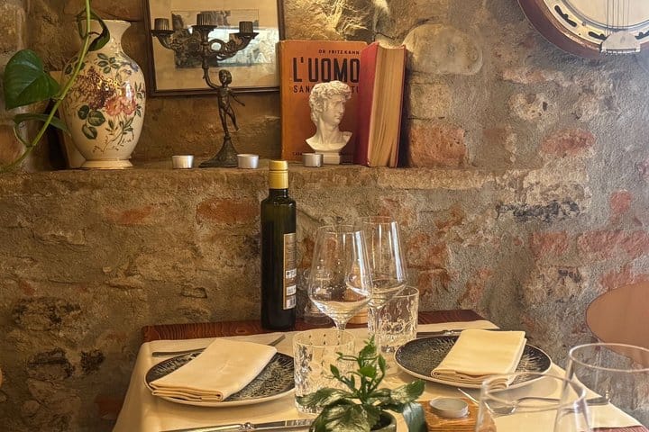 Authentic Tuscan Wine Tasting in a Florentine Osteria 4