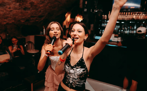 Barcelona Pub Crawl with 1 Hour Open Bar & VIP Club Entry