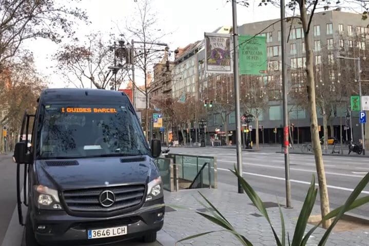 Private Transfer from Barcelona city to Harbor up to 15 people 5