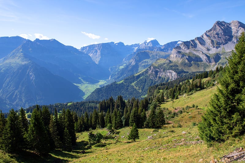 A trilha panorâmica de Braunwald, com os Alpes de Glarus.