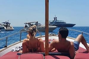 Private boat tour along the coast of Capri: 2 hours of beauty