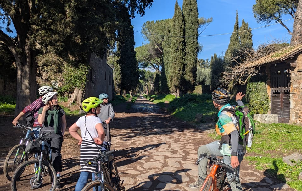 Bike Tour of Appia Antica and Aqueduct Park in Rome