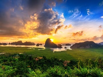 Sunrise to Phang Nga Bay and Jamebond Island Tour from Khaolak