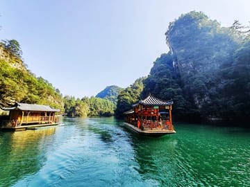 Zhangjiajie: Baofeng Lake Boat Cruise + Yellow Dragon Cave Karst Day Tour