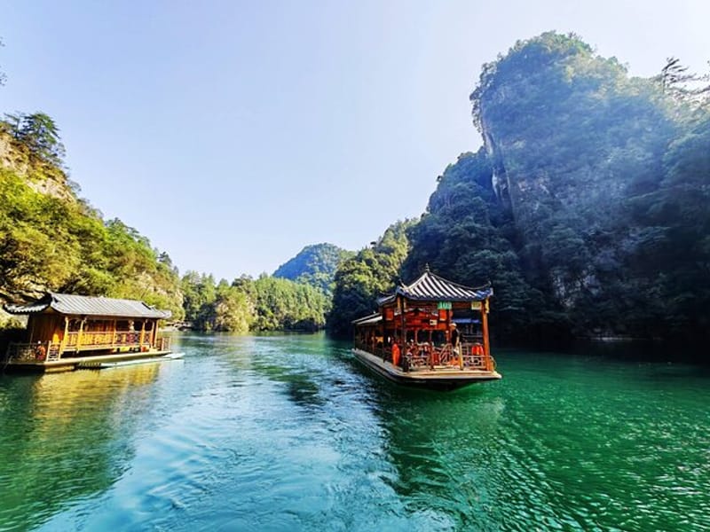 Zhangjiajie: Baofeng Lake Boat Cruise + Yellow Dragon Cave Karst Day Tour