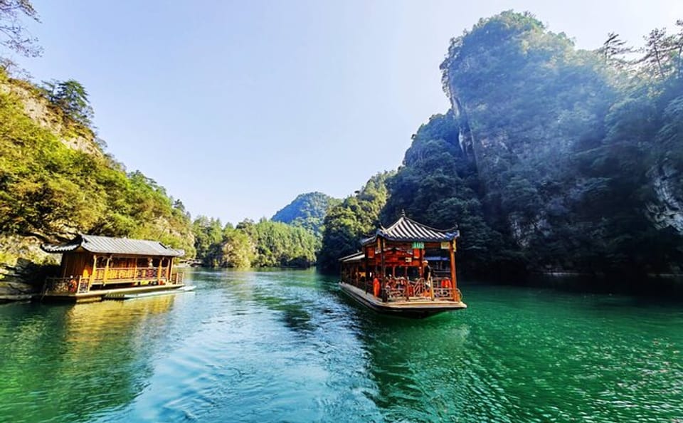 Baofeng Lake Boat Cruise and Yellow Dragon Cave Tour in Zhangjiajie