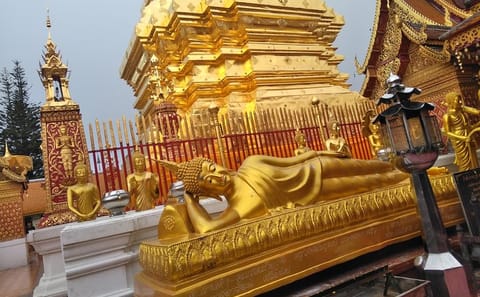 Hiking the Monk Trail to Wat Doi Suthep from Chiang Mai