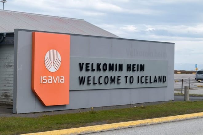 Private Transfer From Reykjavik Hotels to Keflavik Airport (KEF)