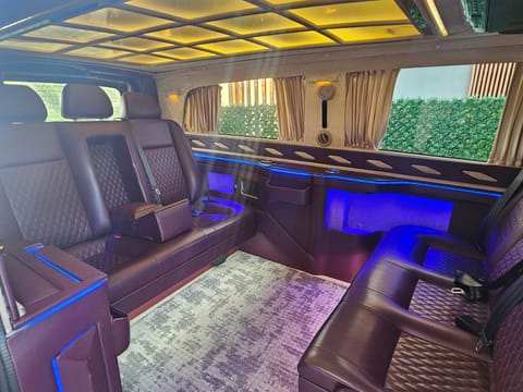 Private Transfer: Cruise Port ↔ Shopping Mall (Round-Trip)