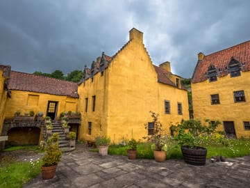 Outlander Tour with entry to Castles