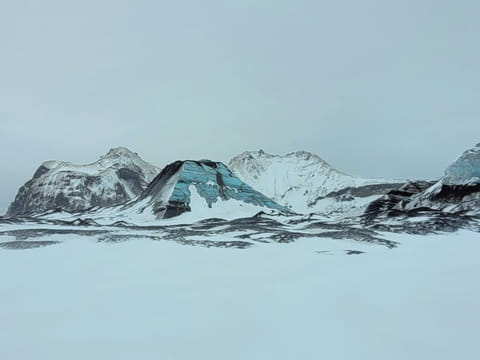 Glacier and mountains, looks more like a painting.