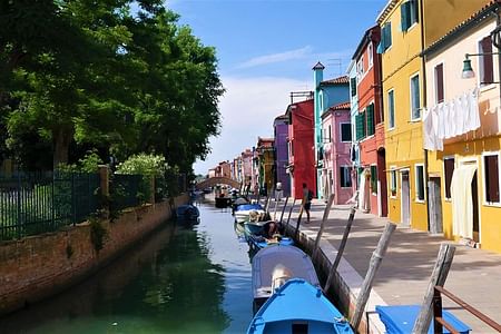 Enchanting Lagoon Tour: Explore Murano, Burano & Torcello Islands