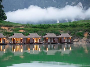 Khao Sok Cheow Lan Overnight, Floating Bungalow (2D/1N)