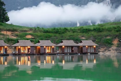 Khao Sok and Cheow Lan Lake Tour Overnight Experiences (2D1N)