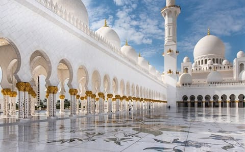 Private Abu Dhabi Tour: Sheikh Zayed Mosque & Qasr Al Watan
