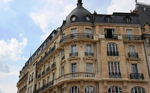 Private Guided Tour of Gothic Landmarks in Dijon