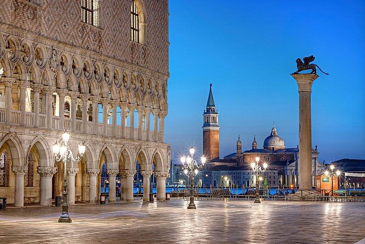 Venice Walking Tour & Gondola Ride with Scenic Cruise Experience