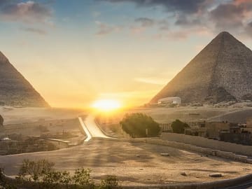 Private Day Tour of Pyramids, Sphinx & Egyptian Museum from Hurghada