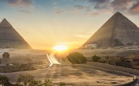 Private Day Tour of Pyramids, Sphinx & Egyptian Museum from Hurghada
