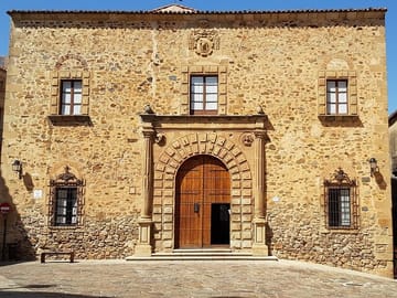 Caceres Medieval Heritage – Old Town, Cathedral & Carvajal Palace