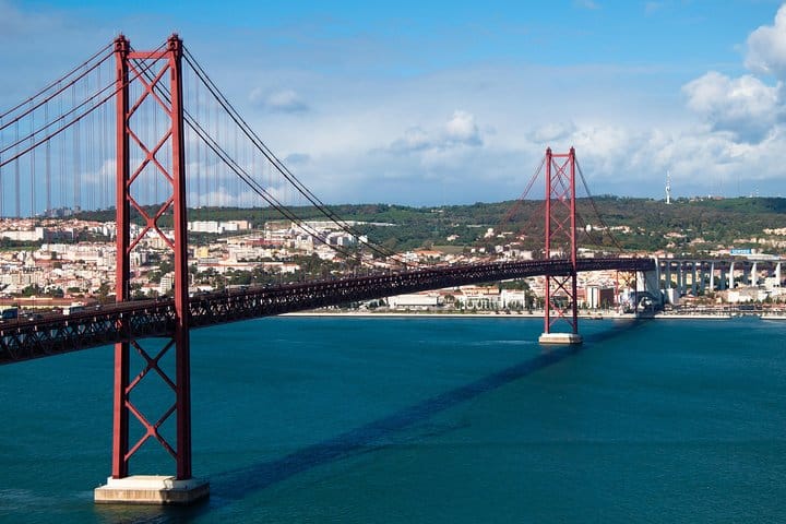 Lisbon Airport Transfer: Private Meet & Greet, Flight Tracked V 6