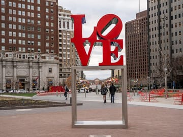 Philadelphia and Amish Country Day Tour from New York