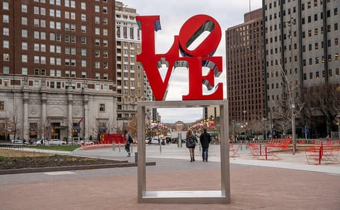 Philadelphia and Amish Country Day Tour from New York