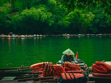 Hanoi: Ninh Binh, Hoa Lu, Trang An and Mua Cave Tour