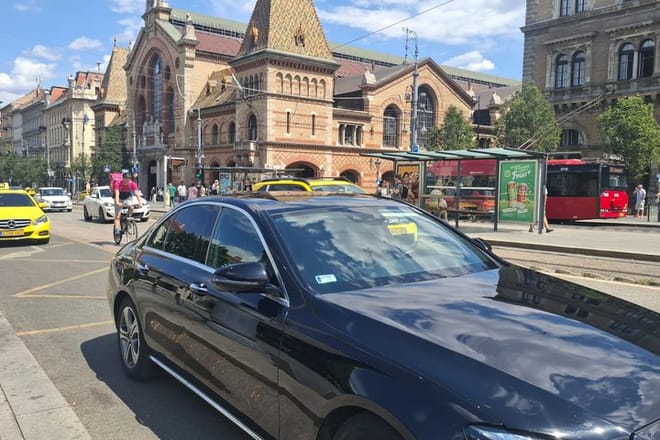 Budapest Private City Tour by car in 2 hours photo 5