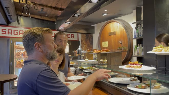 Barcelona Historic Walking Tour & Food Experience 4