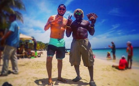 Private Shuttle from Dixon Cove to Roatán Beaches
