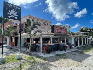 Beer, Burger, and Beach Tour in Sint Maarten
