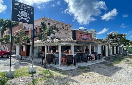 Beer, Burger, and Beach Tour in Sint Maarten