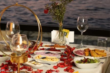 Istanbul Dinner Cruise Luxury Dining with Live Music
