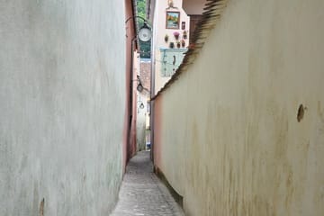 Brașov Old Town Walking Tour with Historical Insights