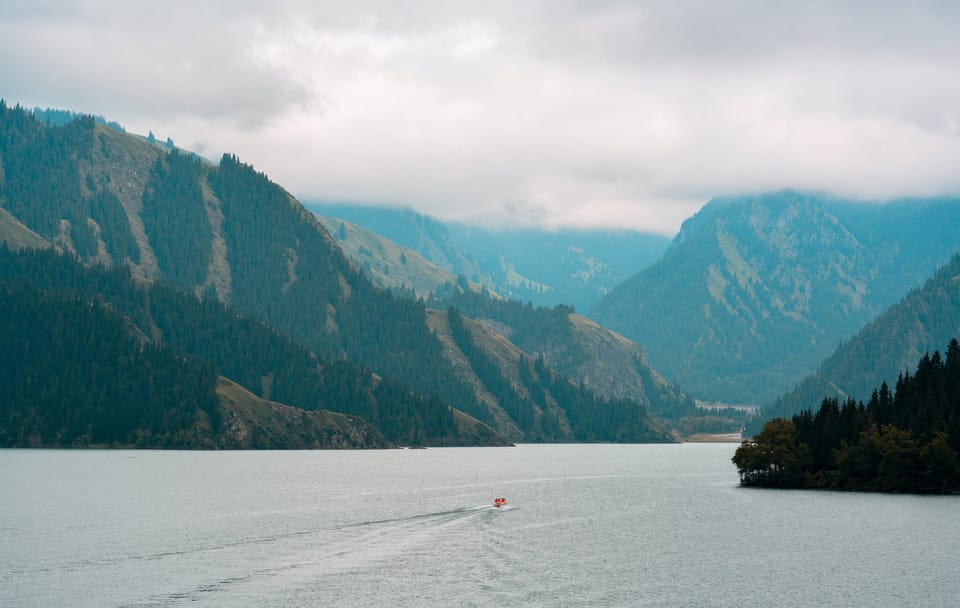 Urumqi Day Tour to Tianchi Lake and International Bazaar