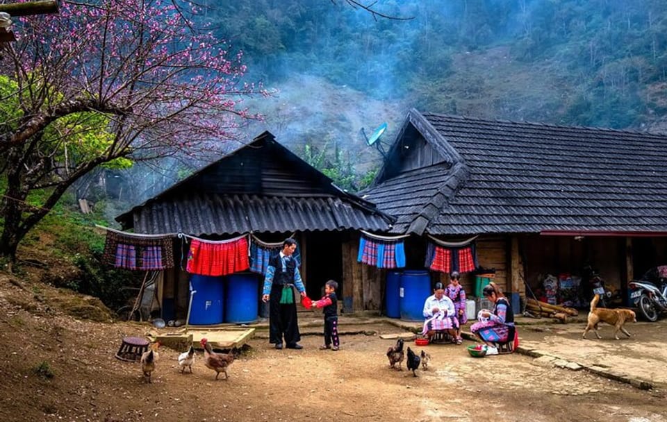 Half Day Walking Tour of Cat Cat Village in Sapa