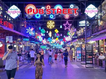 Night Market and Pub Street Walking Tour in Siem Reap
