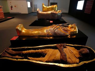 Discover Giza Pyramids and The Egyptian Museum with Guide