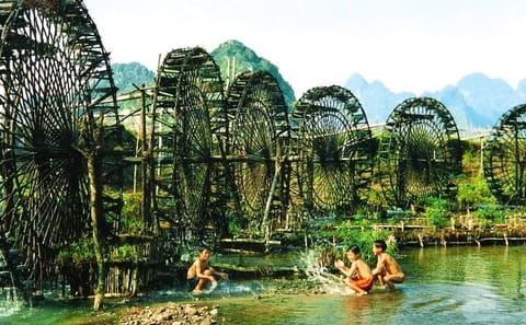 Two-Day Tour of Mai Chau Valley from Hanoi with Resort Stay