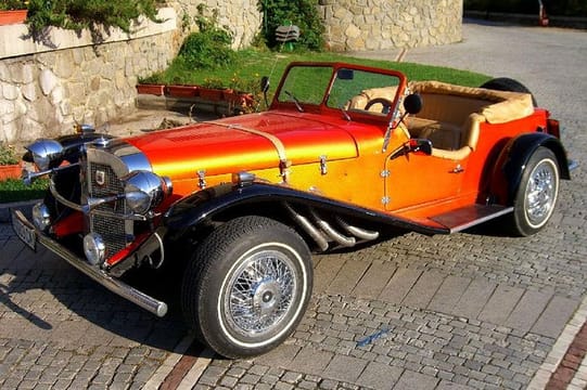 Private Retro Stylish Tour of Sliven with Mercedes SSK 1973