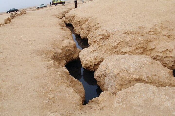 Earth Crack в национальном парке Рас-Мохамед на автобусе