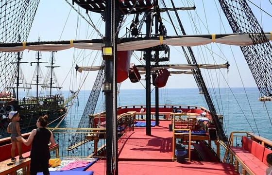 Alanya Pirate Boat Tour with Lunch, Soft Drinks & Transfer