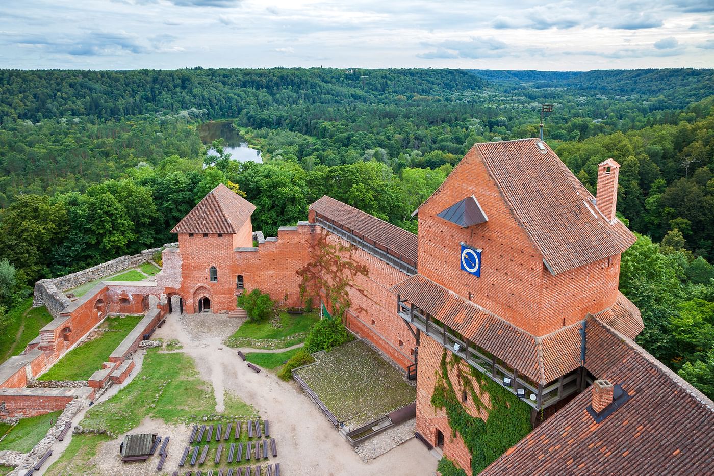 Mini Baltic Tour: Explore Sigulda, Soviet Bunker & Cesis Castle