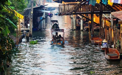 Private Day Trip to Damnoen Saduak Floating Market