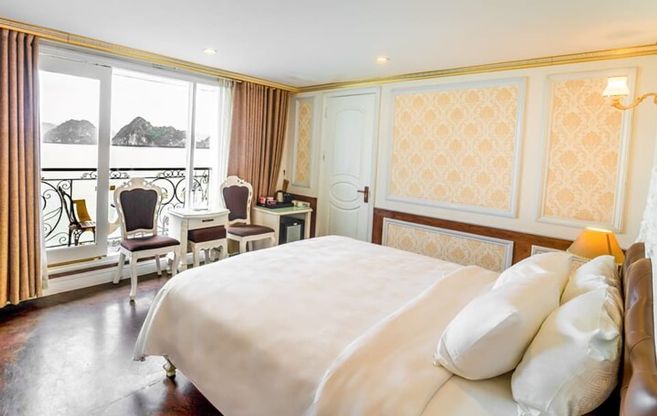 Luxury 2-Day Overnight Cruise in Halong Bay, Vietnam